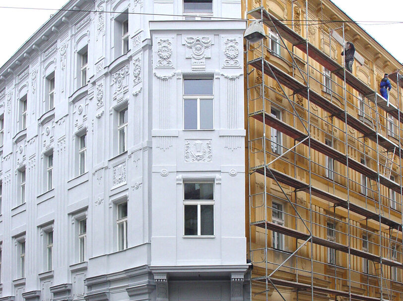 PRŮČELÍ DOMU ČERNOMOŘSKÁ